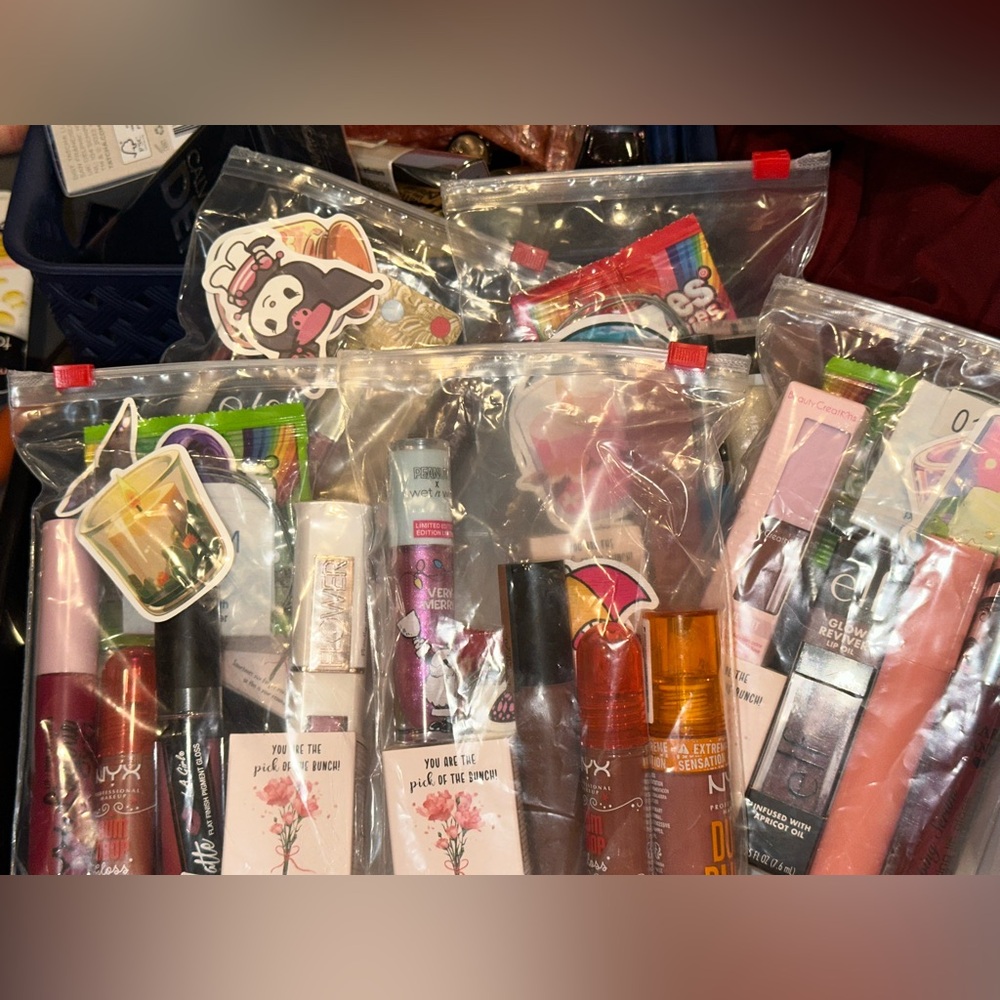 Lippie Mystery Bags (1 bag per order) - Picture 3 of 4